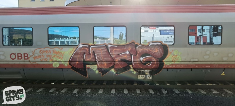 trains30.jpg