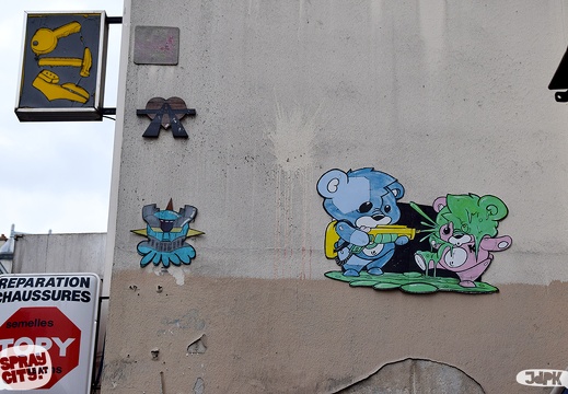 Paris 2022 streetart paste-up (10)