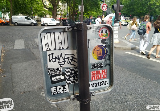 Paris 2022 streetart sticker (7)