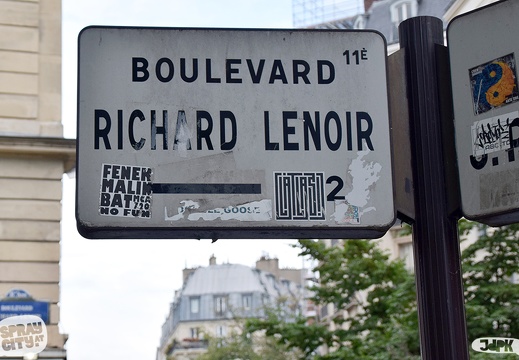 Paris 2022 streetart sticker