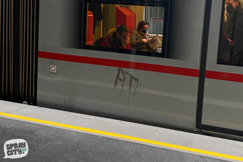 wien_tags_trains_5_27_Ubahn.jpg