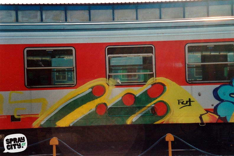 wien_trains_schlierenwagen_1_4_2002.jpg